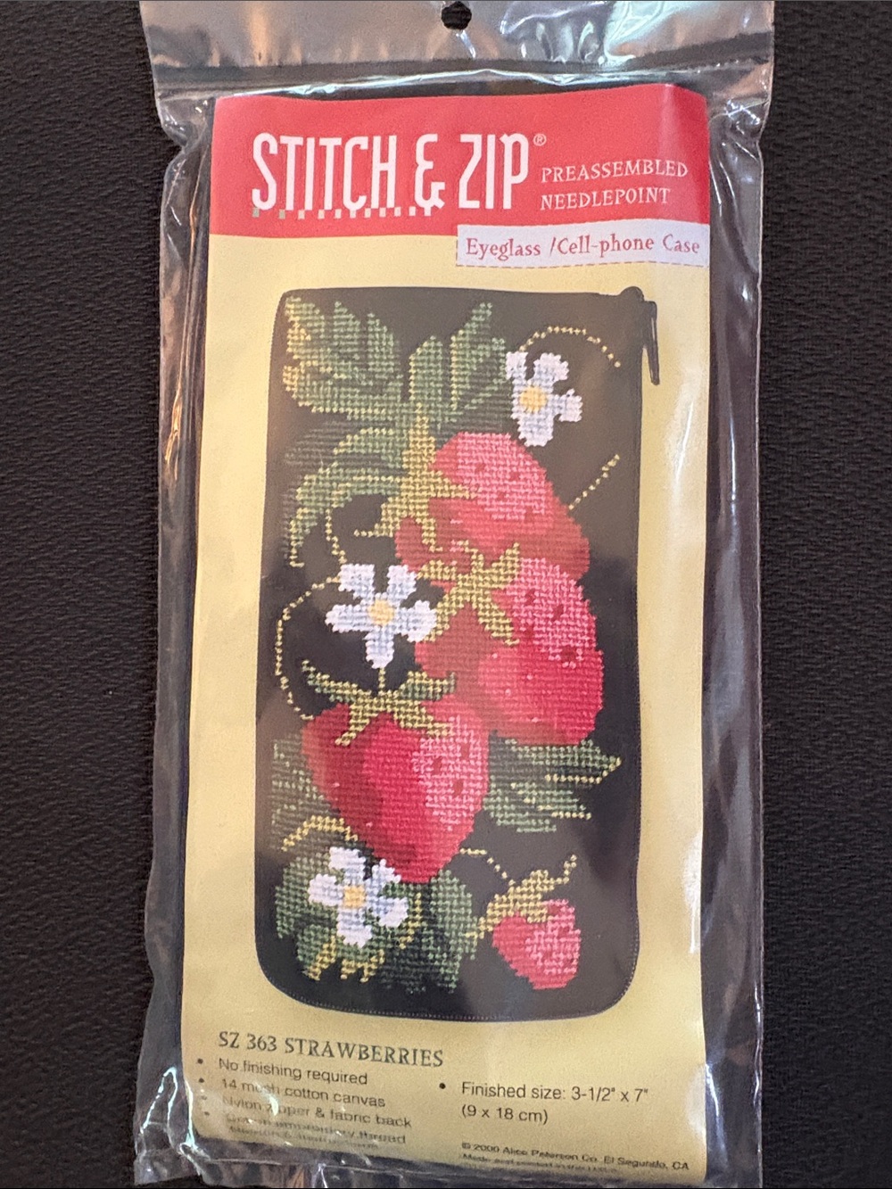 NWT Stitch & Zip Preassembled Needlepooint Eye/Cell Case